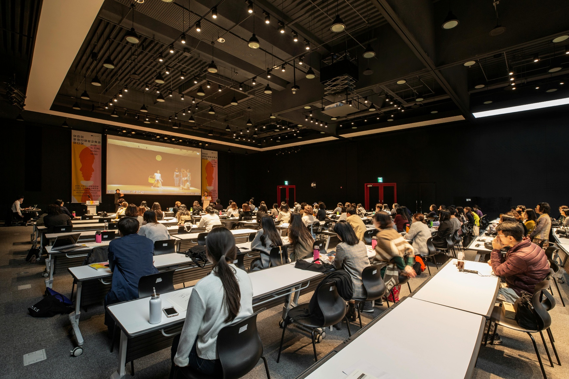 Large facilitated forum